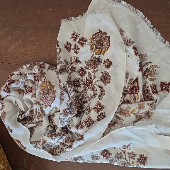 Loft Scarf - Picture 4 of 5